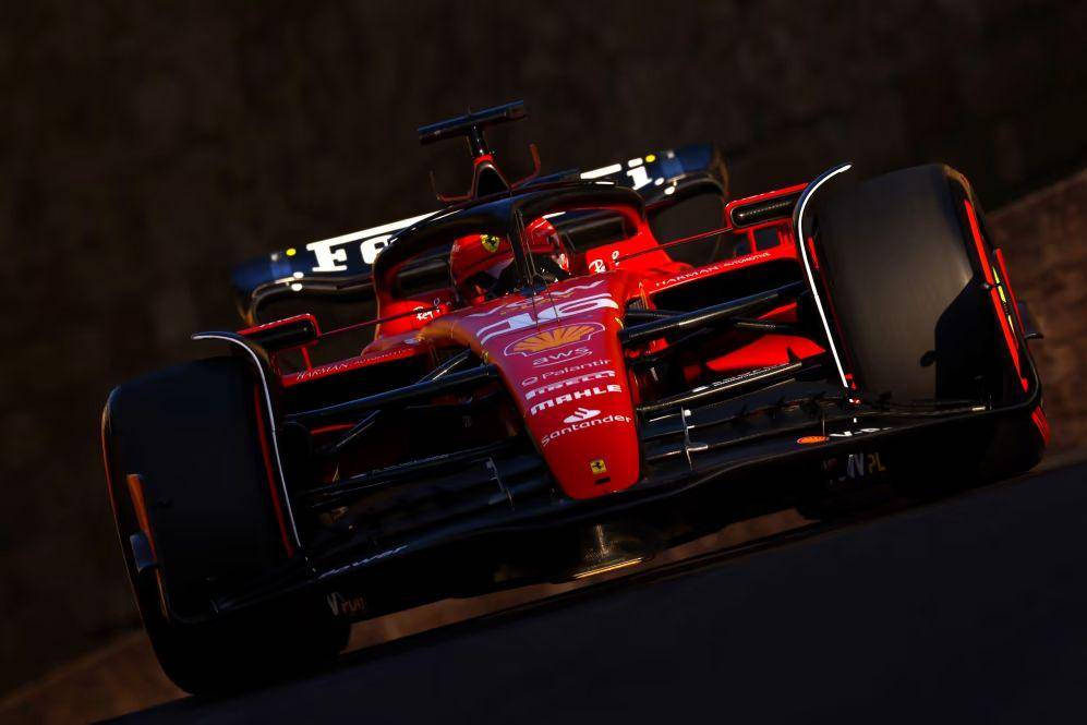 Charles Leclerc saat menjalani sesi kualifikasi GP Azerbaijan 2023. (formula1.com)