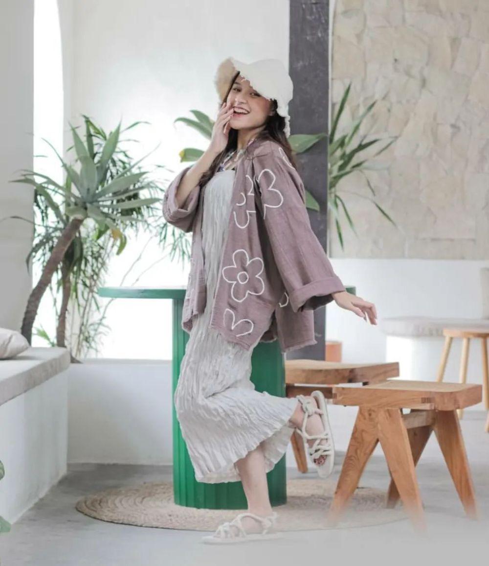 foto Embroidery outer (Instagram.com/e.look)