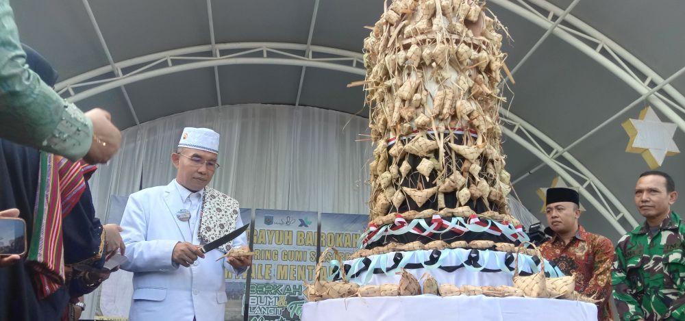 Masyarakat Tumpah Ruah Rayakan Lebaran Topat di Lombok