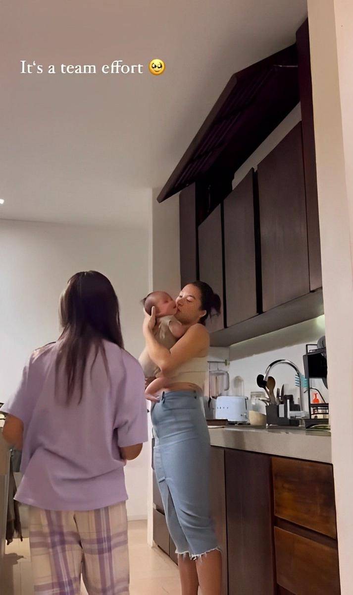 potret Jennifer dan Irfan Bachdim kerja sama beres-beres dapur (instagram.com/yashowbiz)