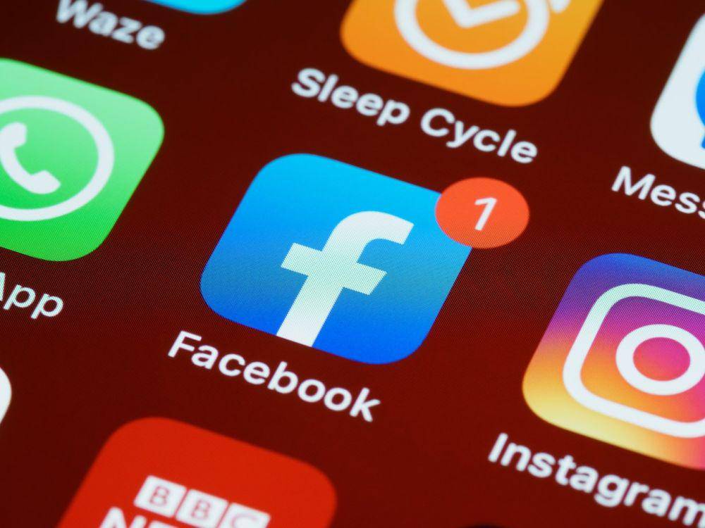 ilustrasi notifikasi aplikasi smartphone (pexels.com/Brett Jordan)