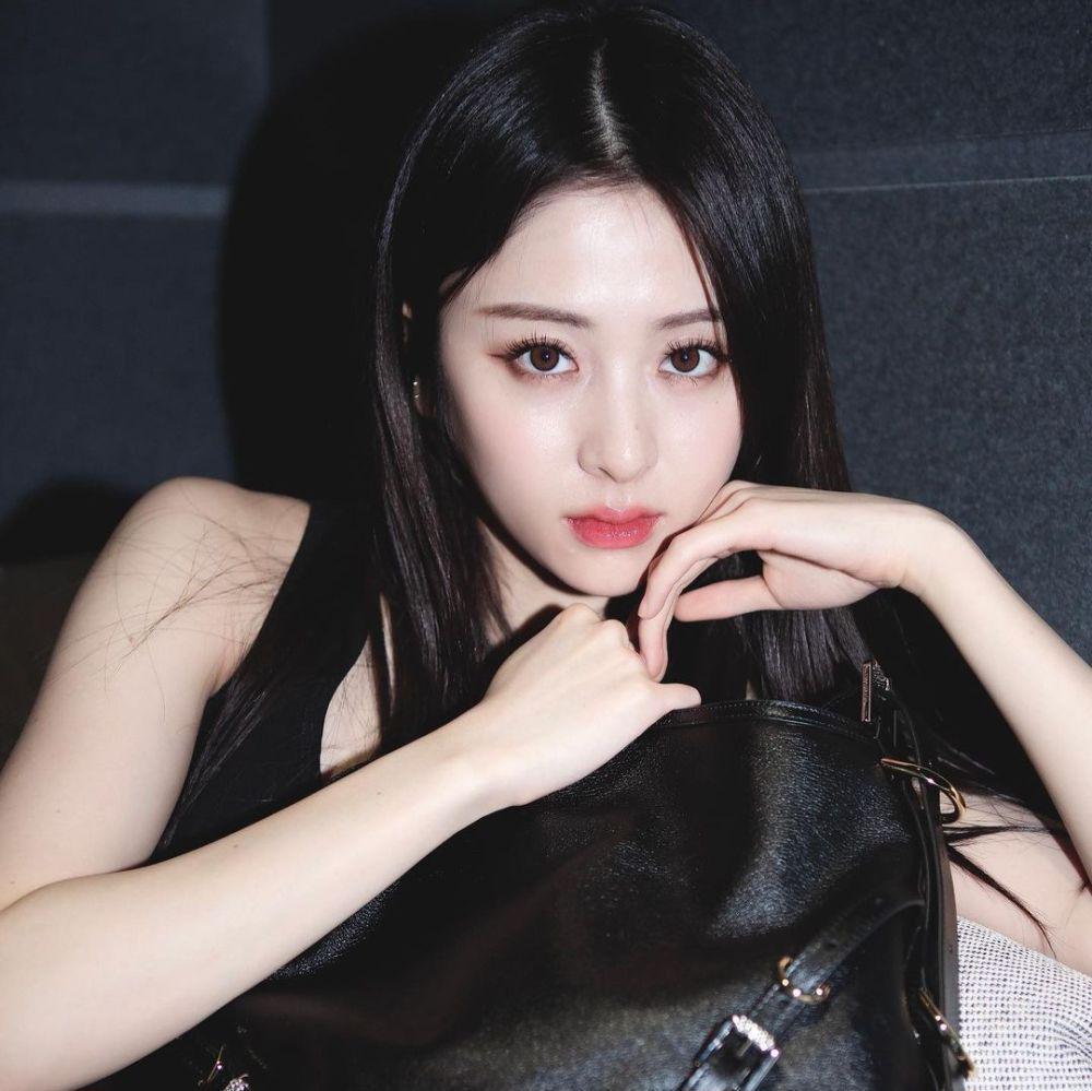 Yunjin LE SSERAFIM (instagram.com/jenaissante)