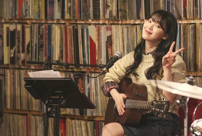 10 Harga Outfit Seunghee Oh My Girl di Drama Korea Oasis, Vintage Abis