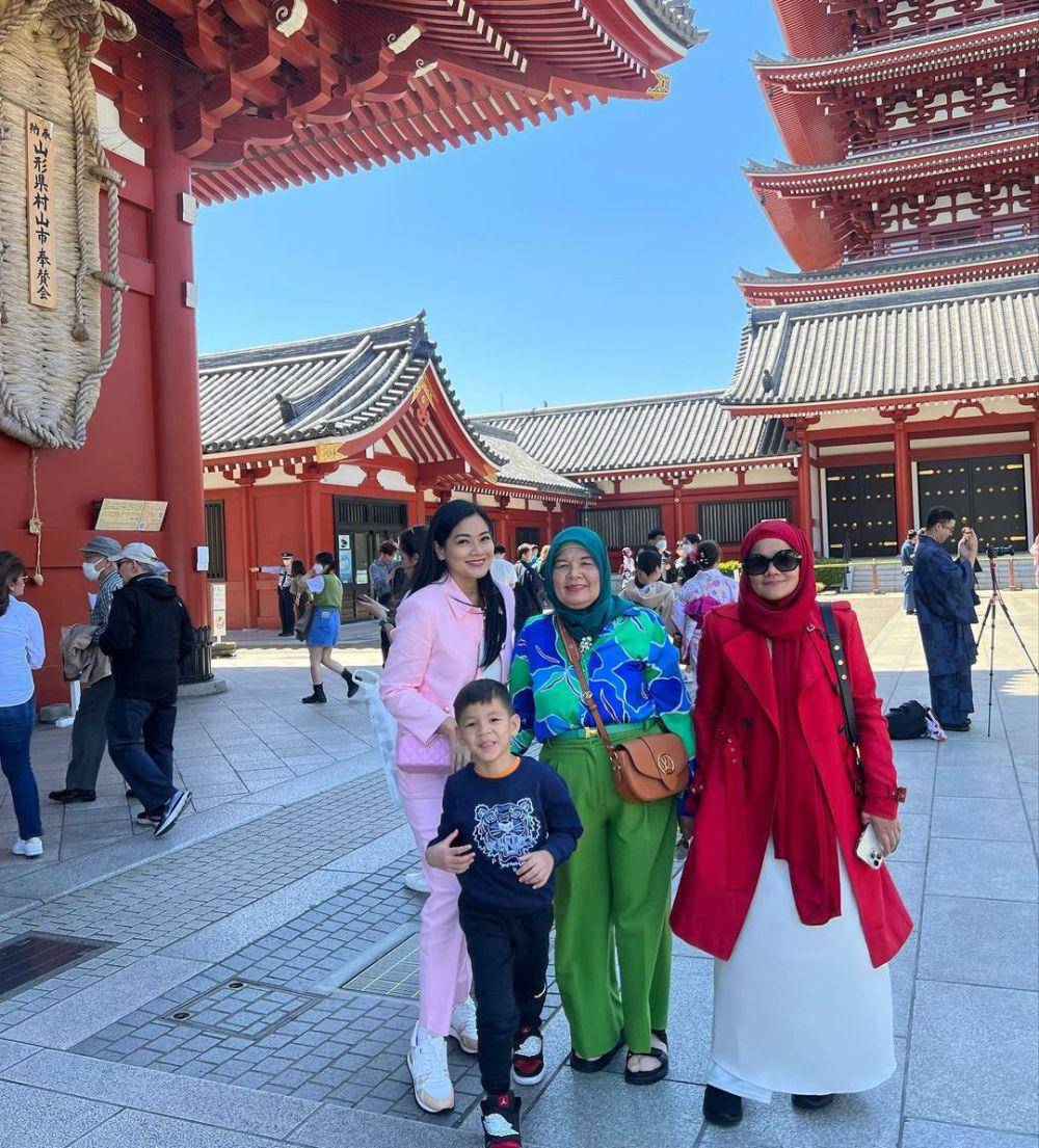 potret keluarga Titi Kamal (instagram.com/titi_kamall)