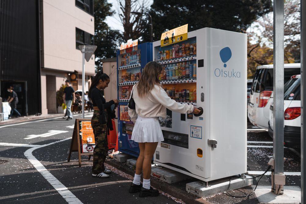 Kenapa Banyak Vending Machine di Jepang? Ternyata Ini Alasannya!