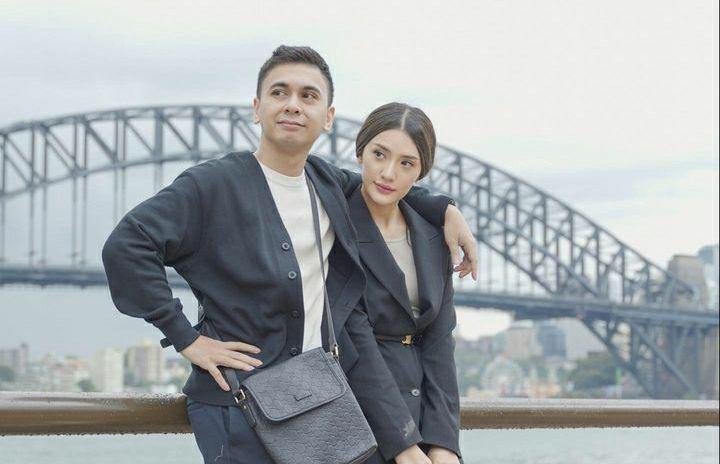 10 Potret Raditya Dika dan Annisa di Australia, Lebaran di Sydney
