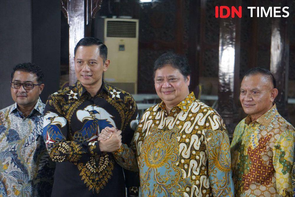 Pertemuan Ketua Umum Partai Golkar Airlangga Hartarto dengan Agus Harimurti Yudhoyono (AHY) di Cikeas, Sabtu (29/4/2023) (IDN Times/Aryodamar)