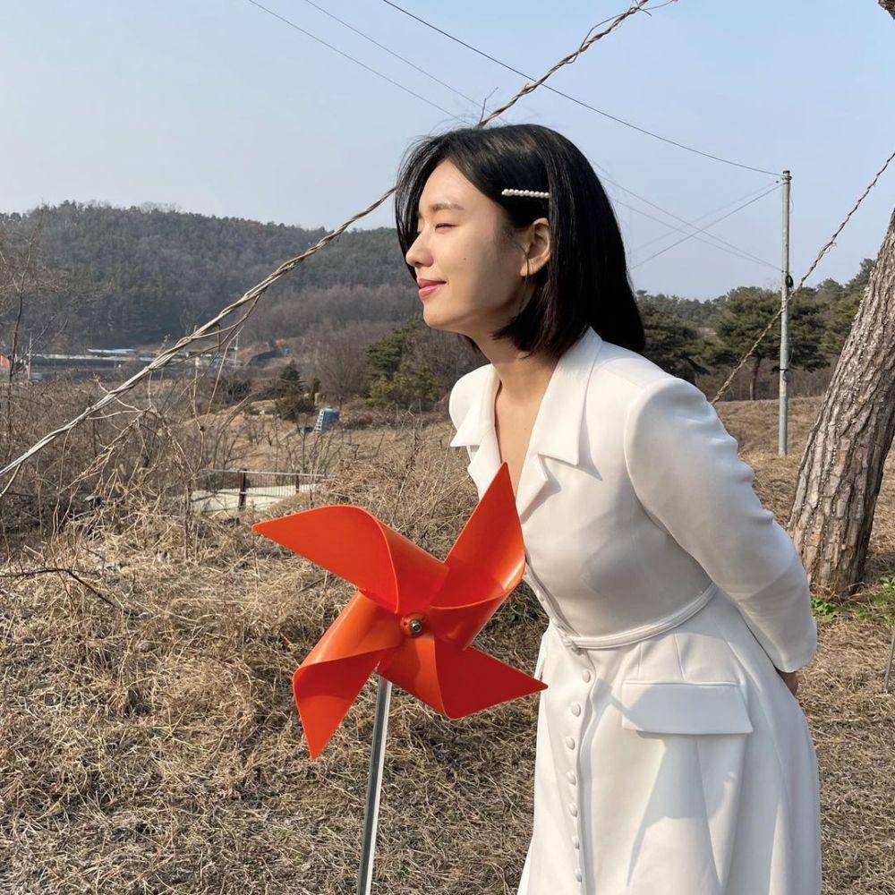 Ahn Eun Jin di balik layar drama The Good Bad Mother (instagram.com/eunjin___a)