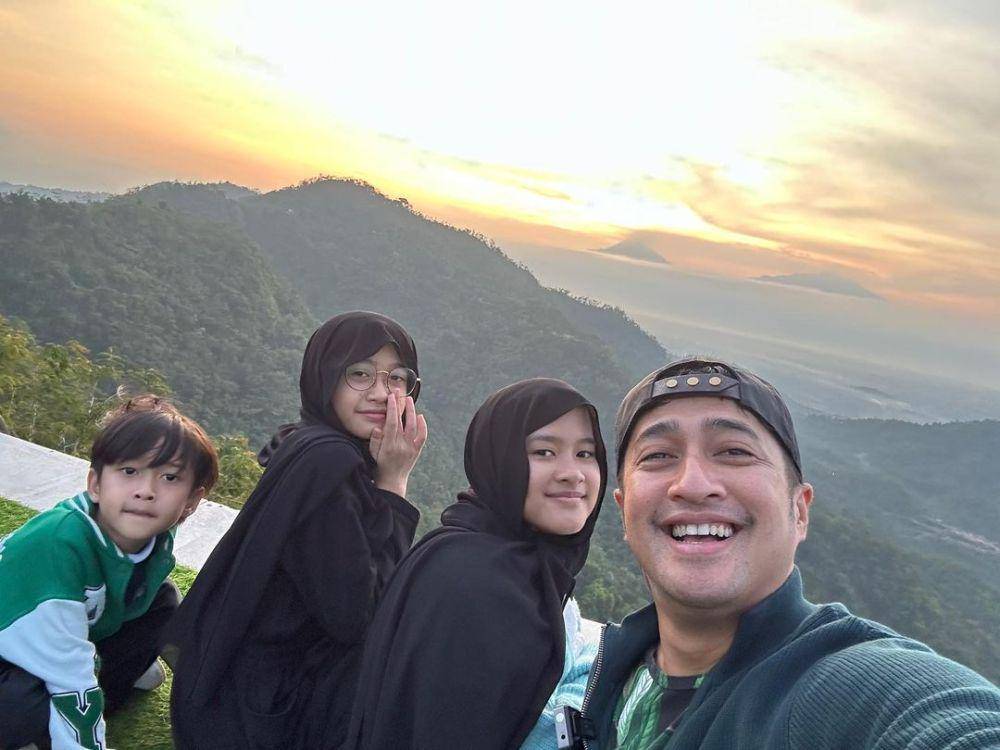 potret Irfan Hakim liburan bareng keluarga. (instagram.com/irfanhakim75)