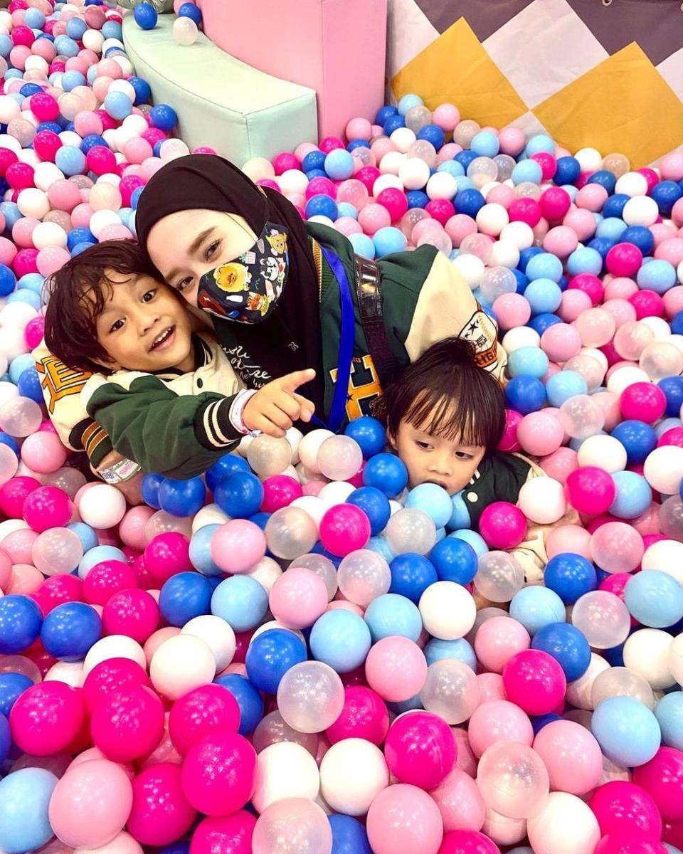 potret kebersamaan Inara bersama buah hati. (instagram.com/mommy_starla)