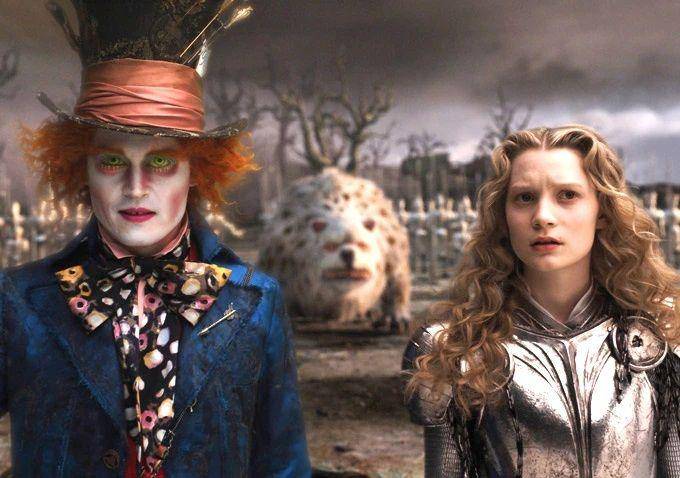 Johnny Depp dan Mia Wasikowska dalam film Alice in Wonderland. (dok. Walt Disney Studios Motion Pictures/Alice in Wonderland)