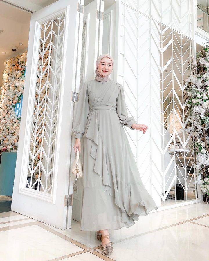 dress panjang polos (instagram.com/bahjatina)