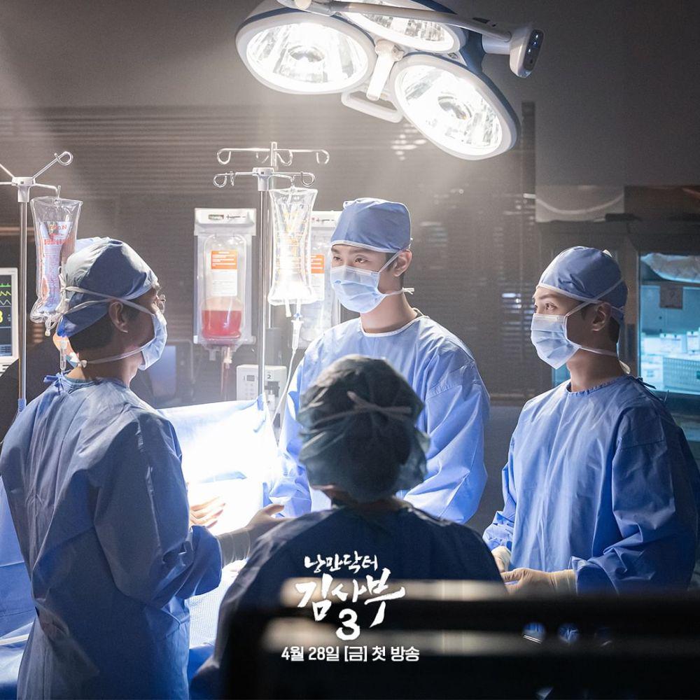 still cuts drama Dr. Romantic 3 (instagram.com/sbsdrama.official)