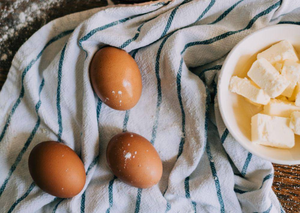 ilustrasi telur dan mentega (unsplash.com/LAUREN GRAY)