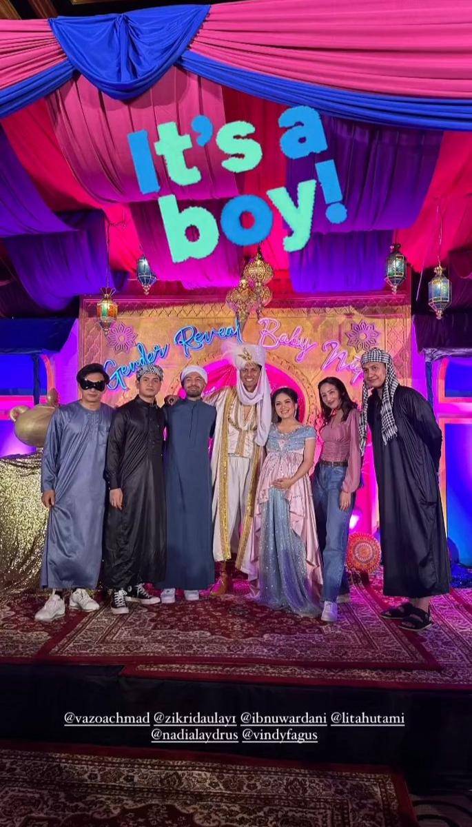 potret gender reveal calon anak pertama Lalita Hutami dan Ibnu Wardani (instagram.com/hassanalaydrus)