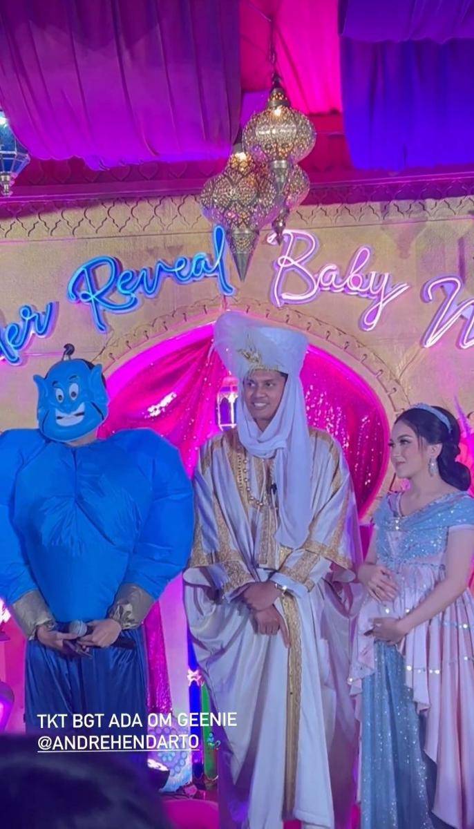 potret gender reveal calon anak pertama Lalita Hutami dan Ibnu Wardani (instagram.com/delaaks)