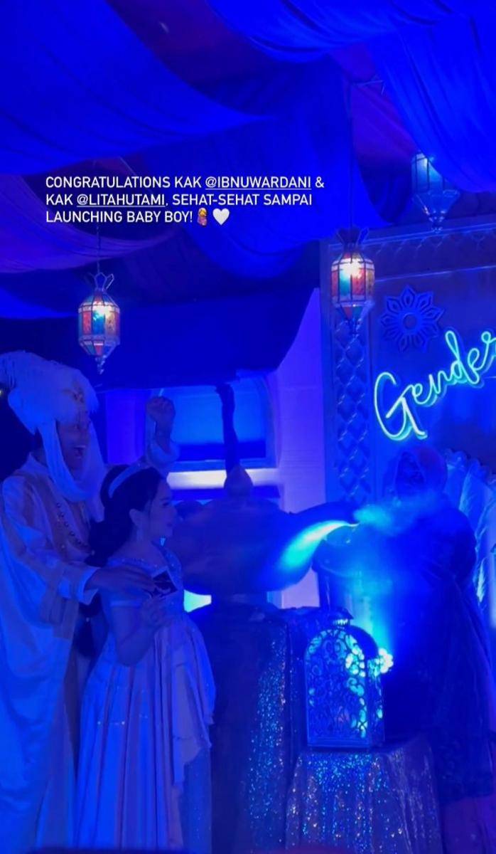 potret gender reveal calon anak pertama Lalita Hutami dan Ibnu Wardani (instagram.com/delaaks)