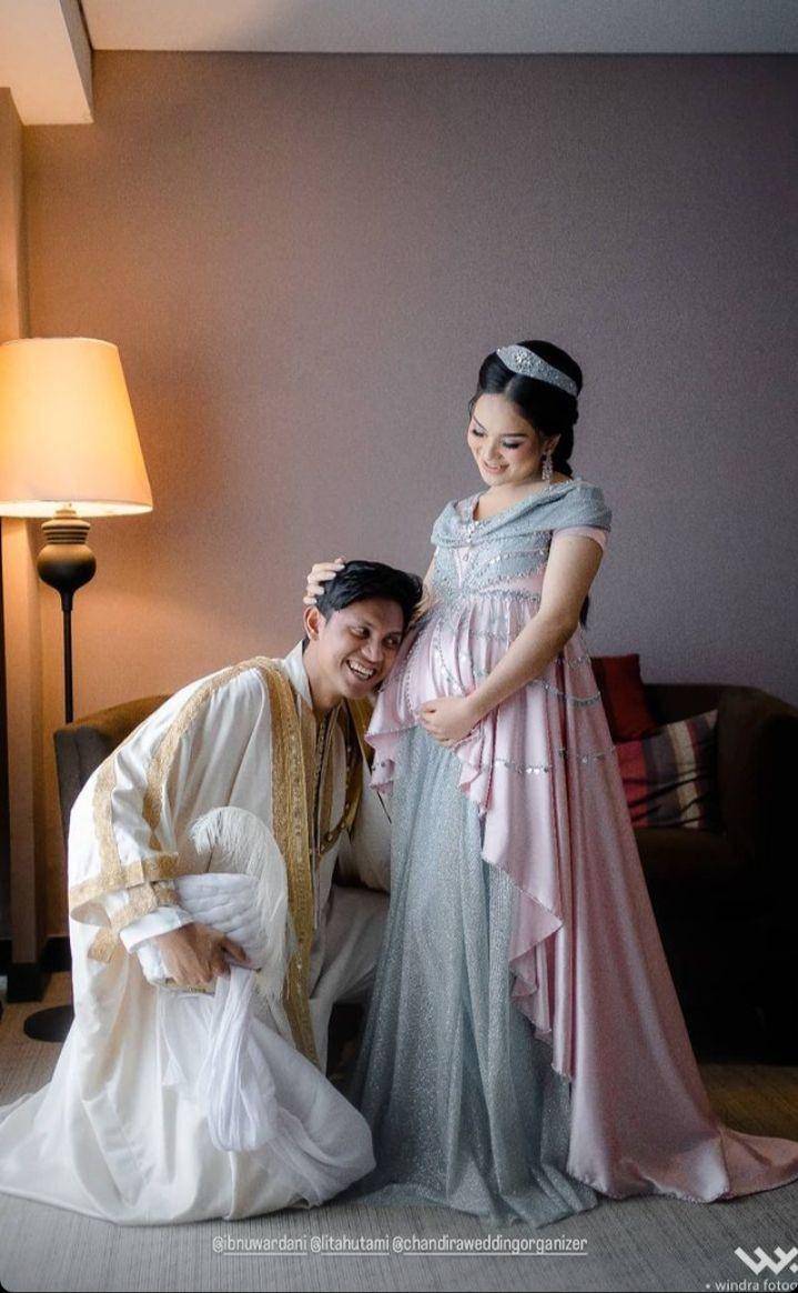potret gender reveal calon anak pertama Lalita Hutami dan Ibnu Wardani (instagram.com/windrafotografi)