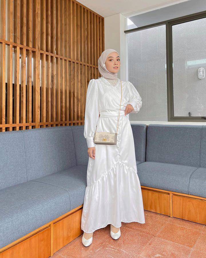 dress panjang polos (instagram.com/meiraniap)