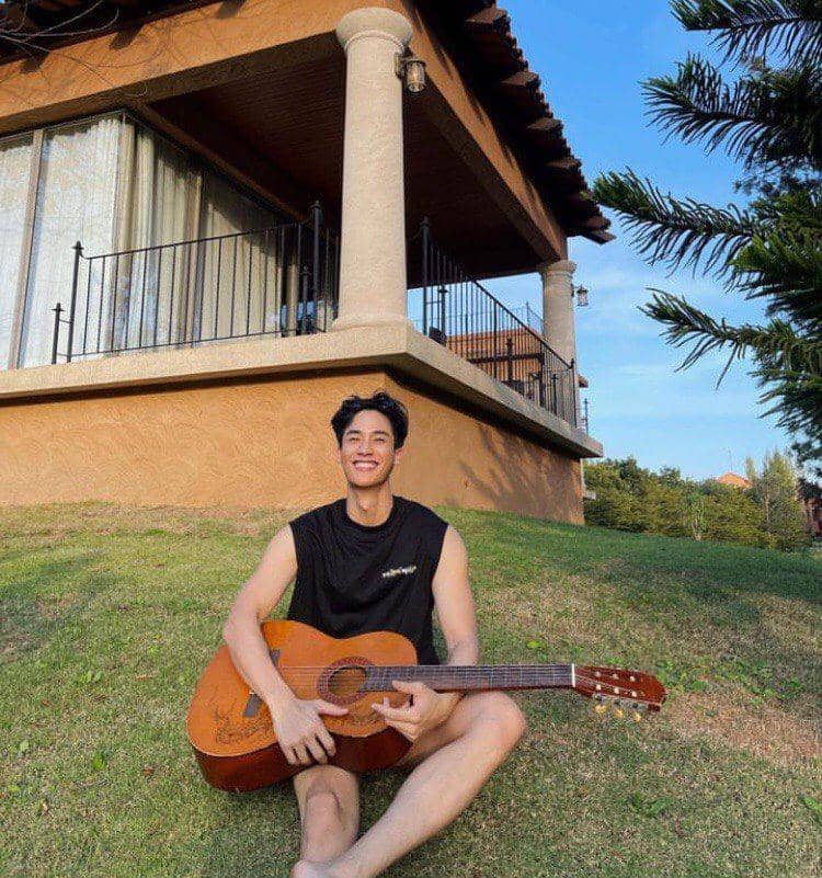 potret Tay Tawan (instagram.com/tawan_v)