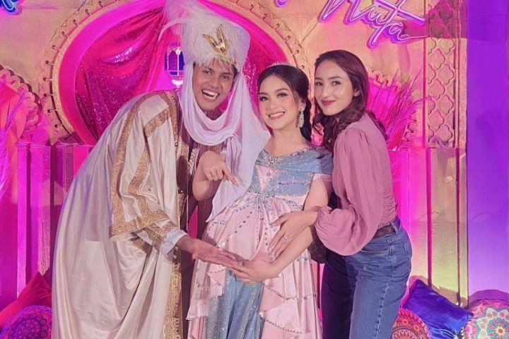 potret gender reveal calon anak pertama Lalita Hutami dan Ibnu Wardani (instagram.com/nadialaydrus)