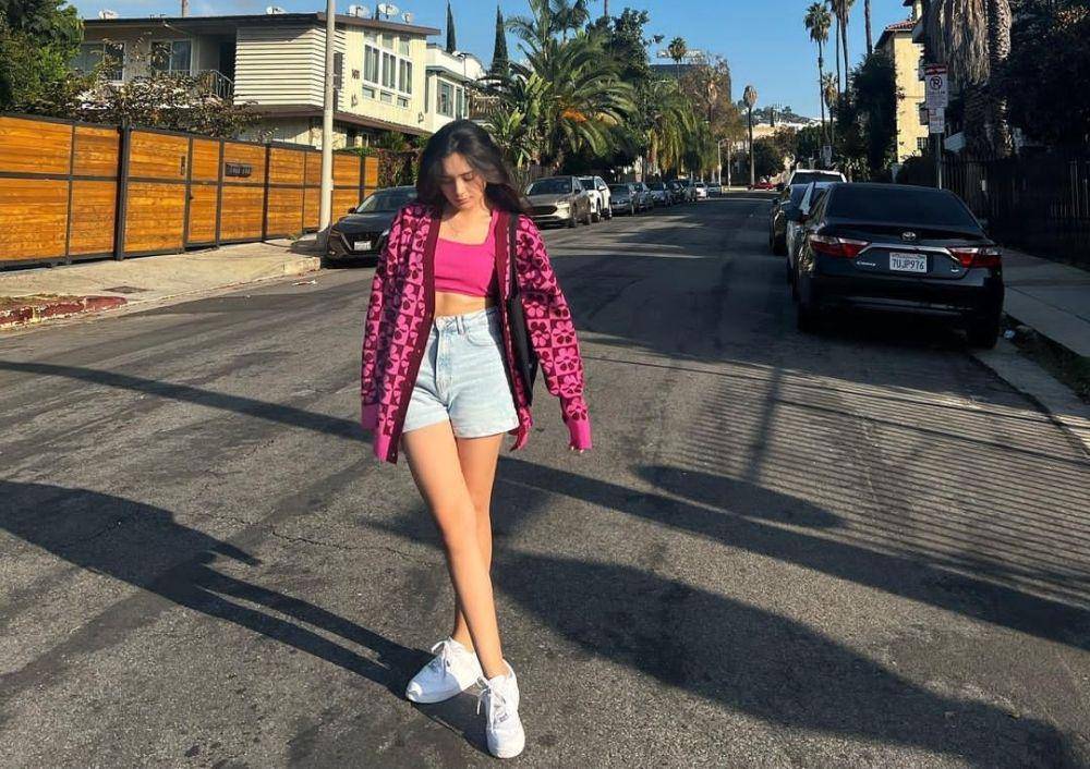 Beby Tsabina (instagram.com/bebytsabina)