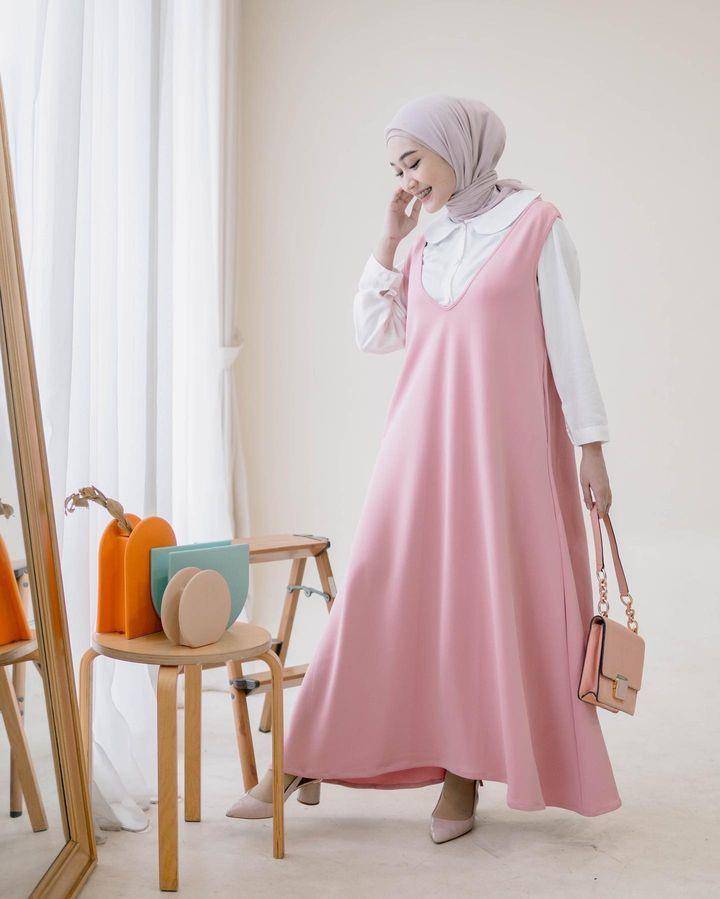 dress panjang polos (instagram.com/sin.sr)