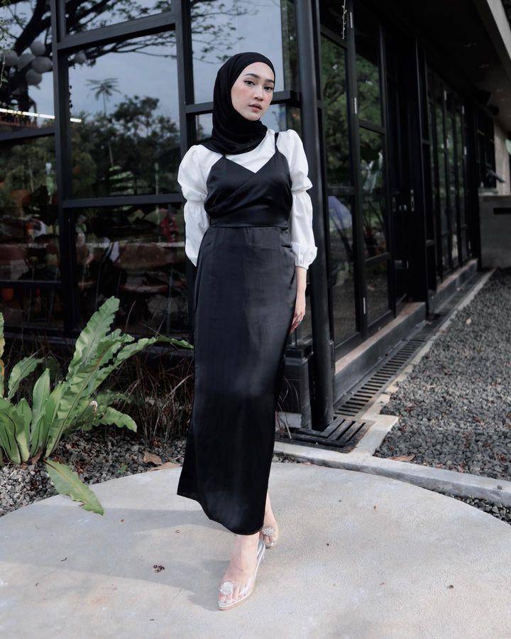 dress panjang polos (instagram.com/sin.sr)