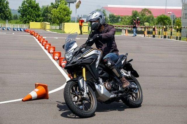 Ilustrasi Safety Riding (Dok. IDN Times)