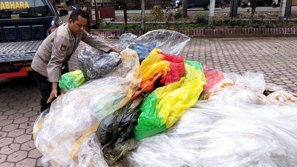 Balon udara yang dirazia oleh Polisi selama lebaran ketupat. IDN Times/ Bramanta Pamungkas