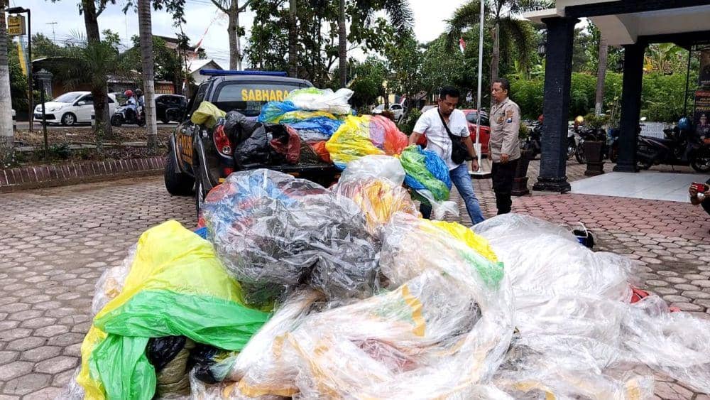 Balon udara yang dirazia oleh Polisi selama lebaran ketupat. IDN Times/ Bramanta Pamungkas