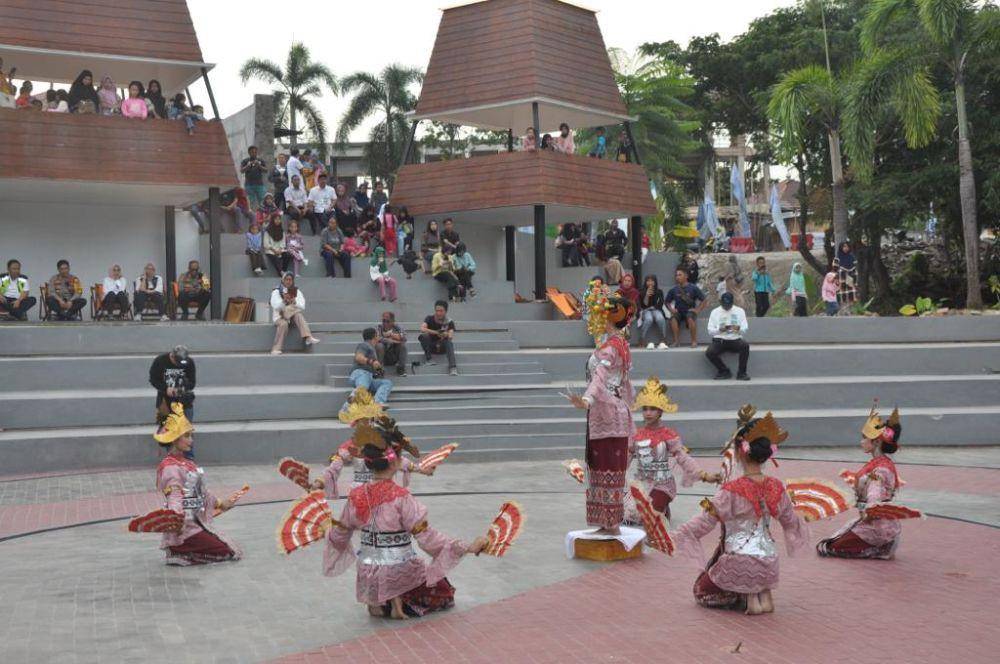 Atraksi tari dalam gelaran Pentas Seni yang diselenggarakan oleh ASDP. (Dok. ASDP)
