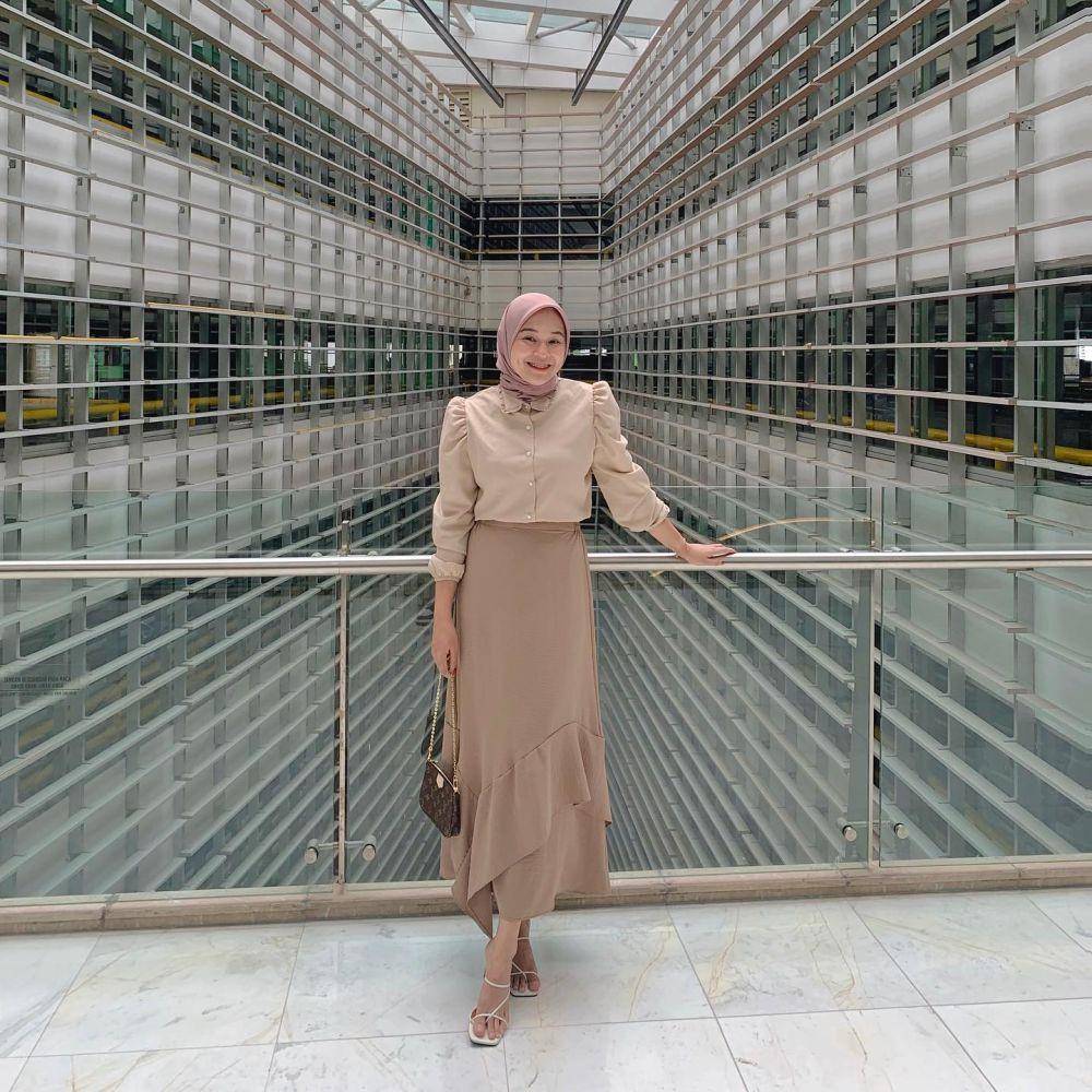 ootd hijab cewek bumi (instagram.com/windaanggreinii)