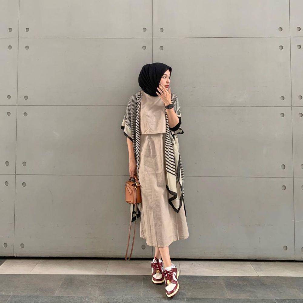 ootd hijab cewek bumi (instagram.com/windaanggreinii)