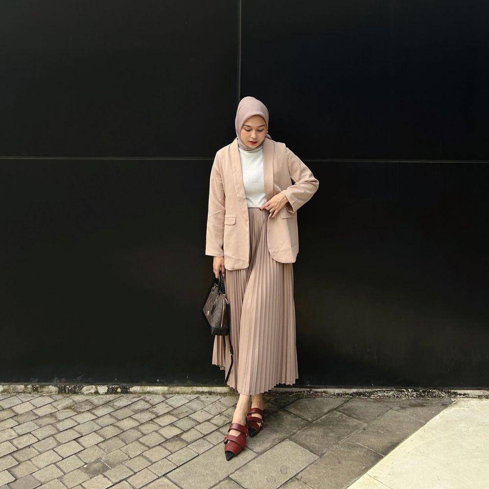 ootd hijab cewek bumi (instagram.com/windaanggreinii)