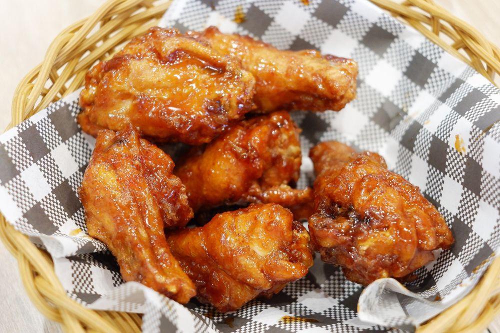 ilustrasi ayam goreng khas Korea (commons.wikimedia.org/Vee Satayamas)