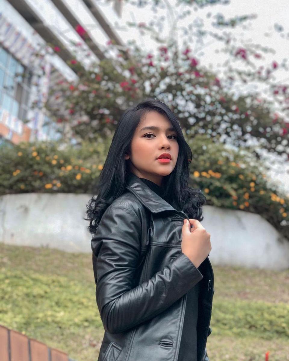 10 Potret Manis Davina Karamoy, Pemeran Sarah di Film Jin & Jun