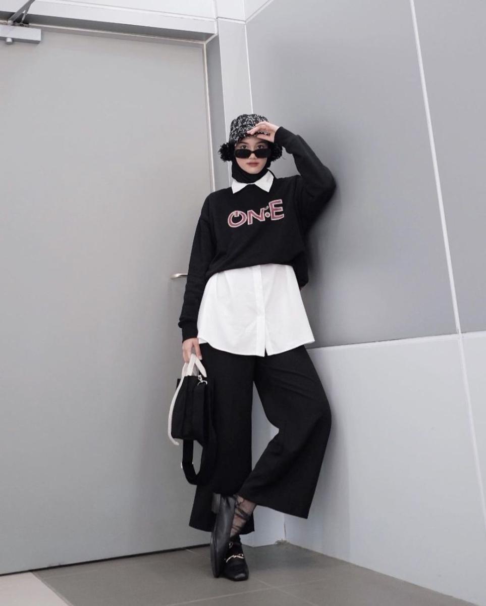 mix and match ootd warna hitam ala Rania Sukandari (instagram.com/raniaskdr_)