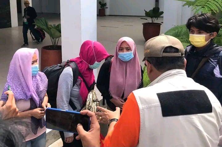 Warga NTB kloter pertama yang dipulangkan dari Sudan ke Lombok setelah sebelumnya ditampung di Asrama Haji Pondok Gede Jakarta. (dok. Istimewa)