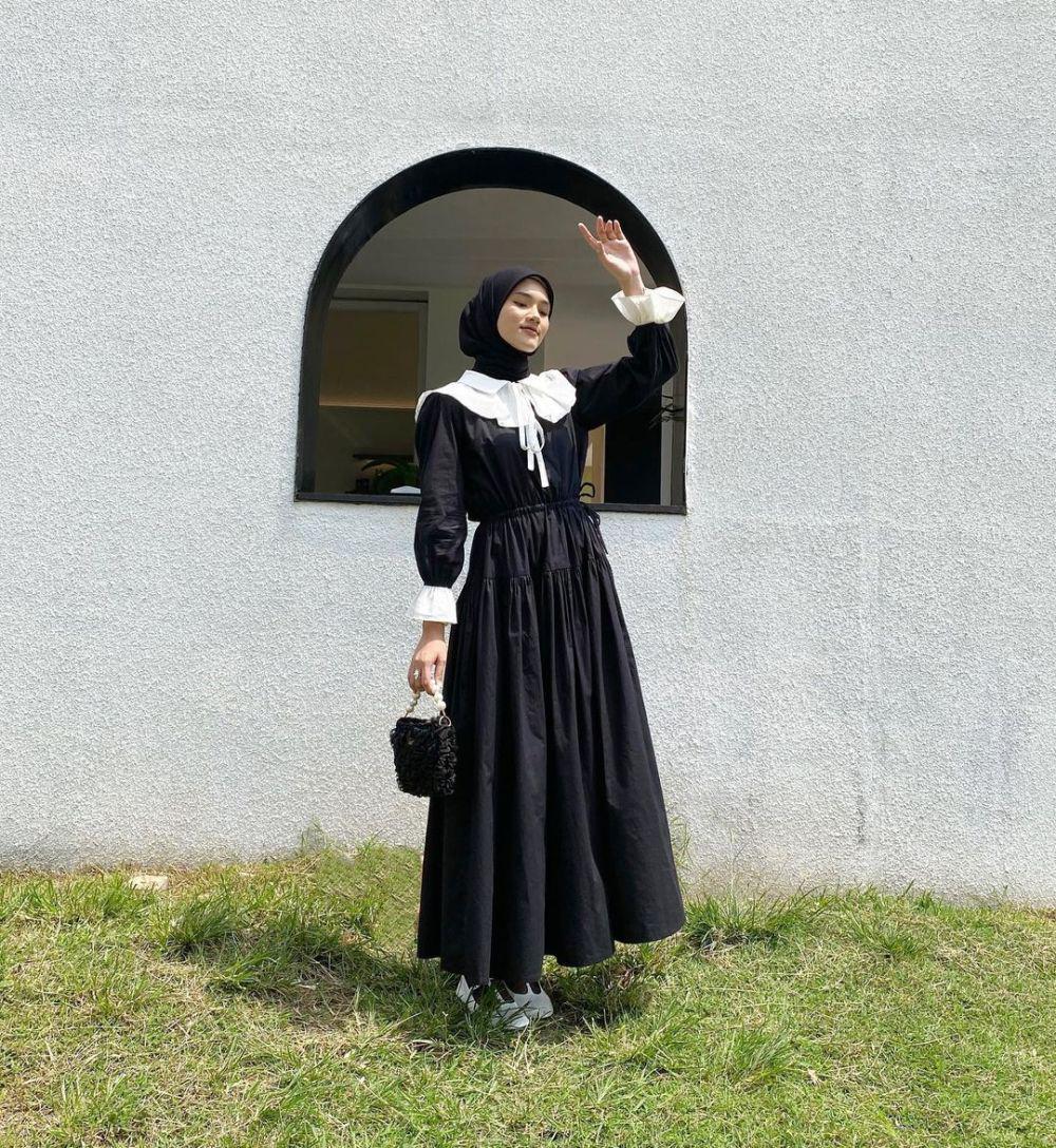 mix and match ootd warna hitam ala Rania Sukandari (instagram.com/raniaskdr_)