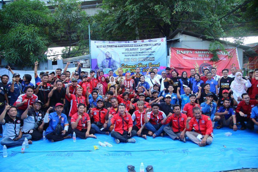 Kemnaker menggelar dialog terkait hubungan kerja dan jaminan sosial bersama dengan pekerja informal Forum lintas komunitas pengemudi Indonesia Tanjung Priok dan Konfederasi Serikat Pekerja BUMN, di Jakarta, Senin, 1 Mei 2023. (Dok. Kemnaker)