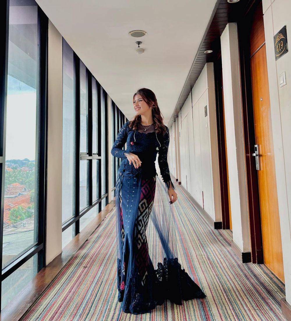 Kebaya Nabila Maharani. (instagram.com/nabilaamw)