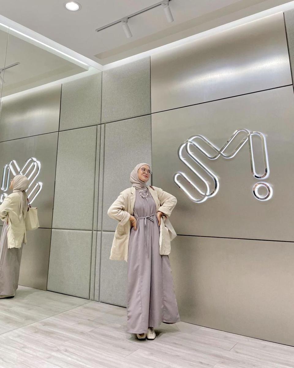 inspirasi OOTD office look simpel trendi (instagram.com/fitrahydy)