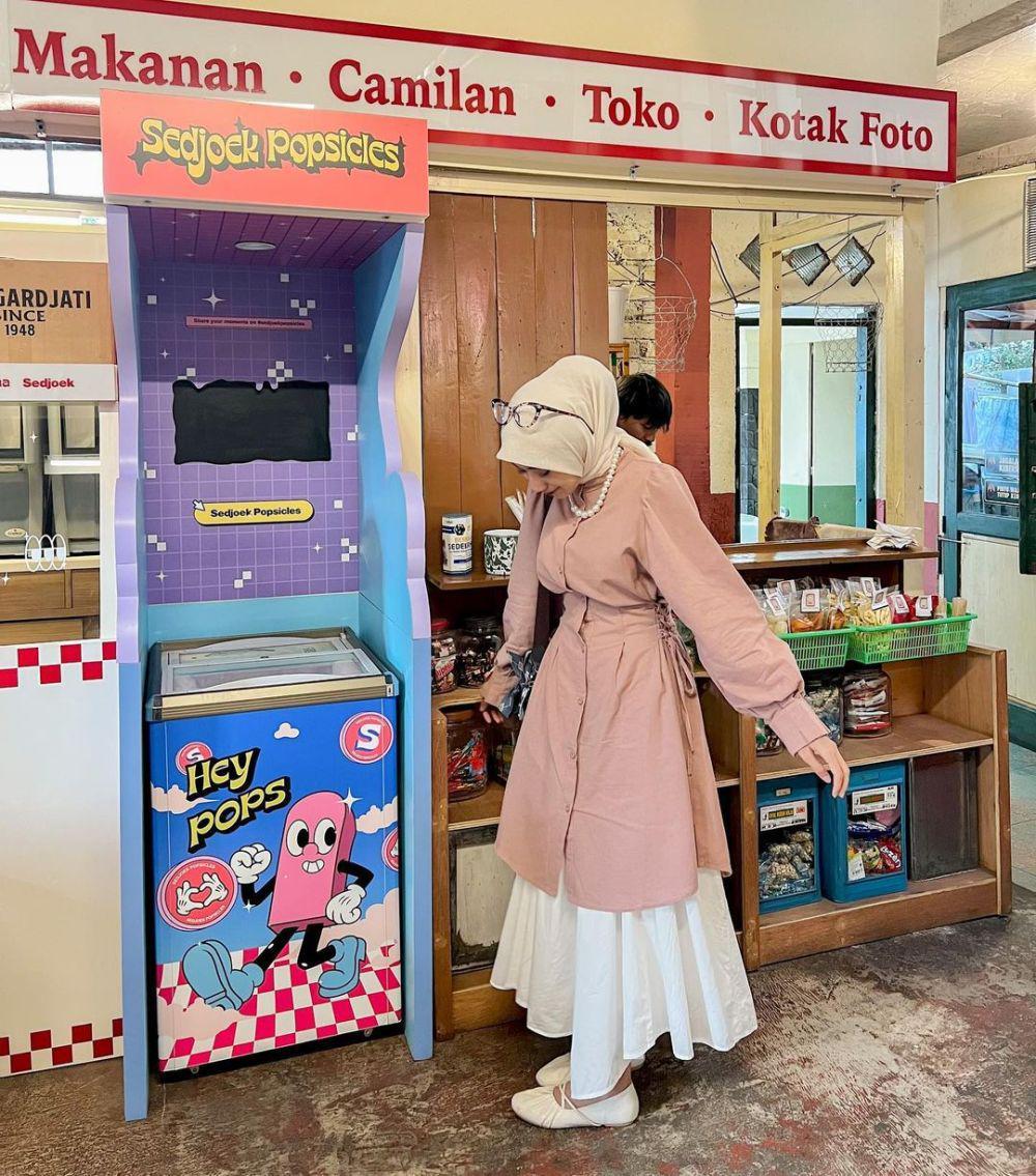 inspirasi OOTD office look simpel trendi (instagram.com/rafikarahmaaa)