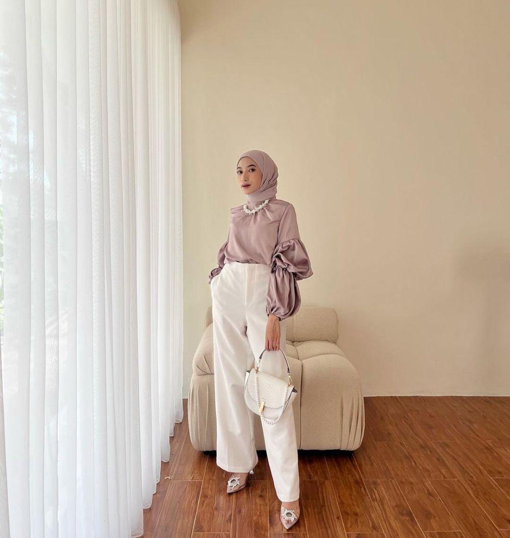 inspirasi OOTD office look simpel trendi (instagram.com/rafikarahmaaa)