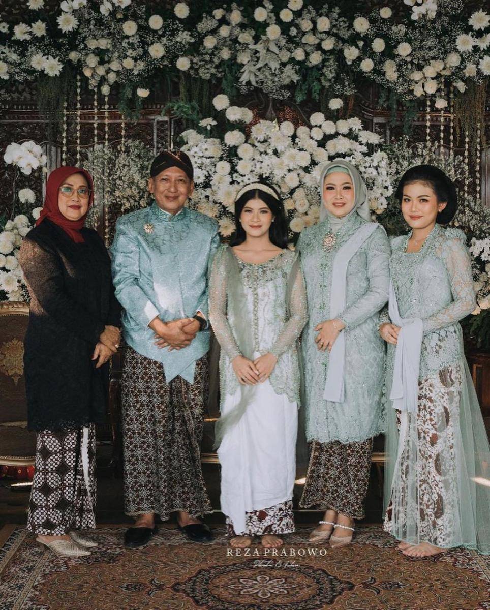 Kebaya Nabila Maharani. (instagram.com/nabilaamw)
