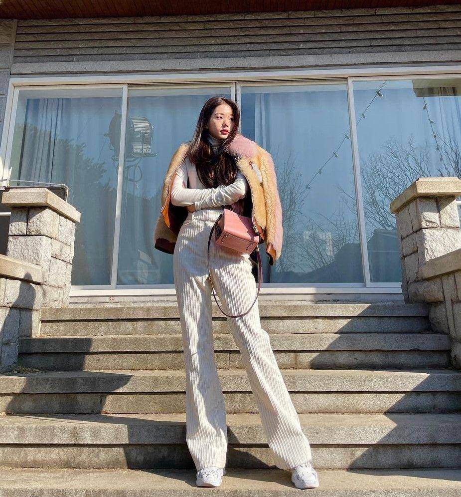 Wonyoung IVE (instagram.com/for_everyoung10)