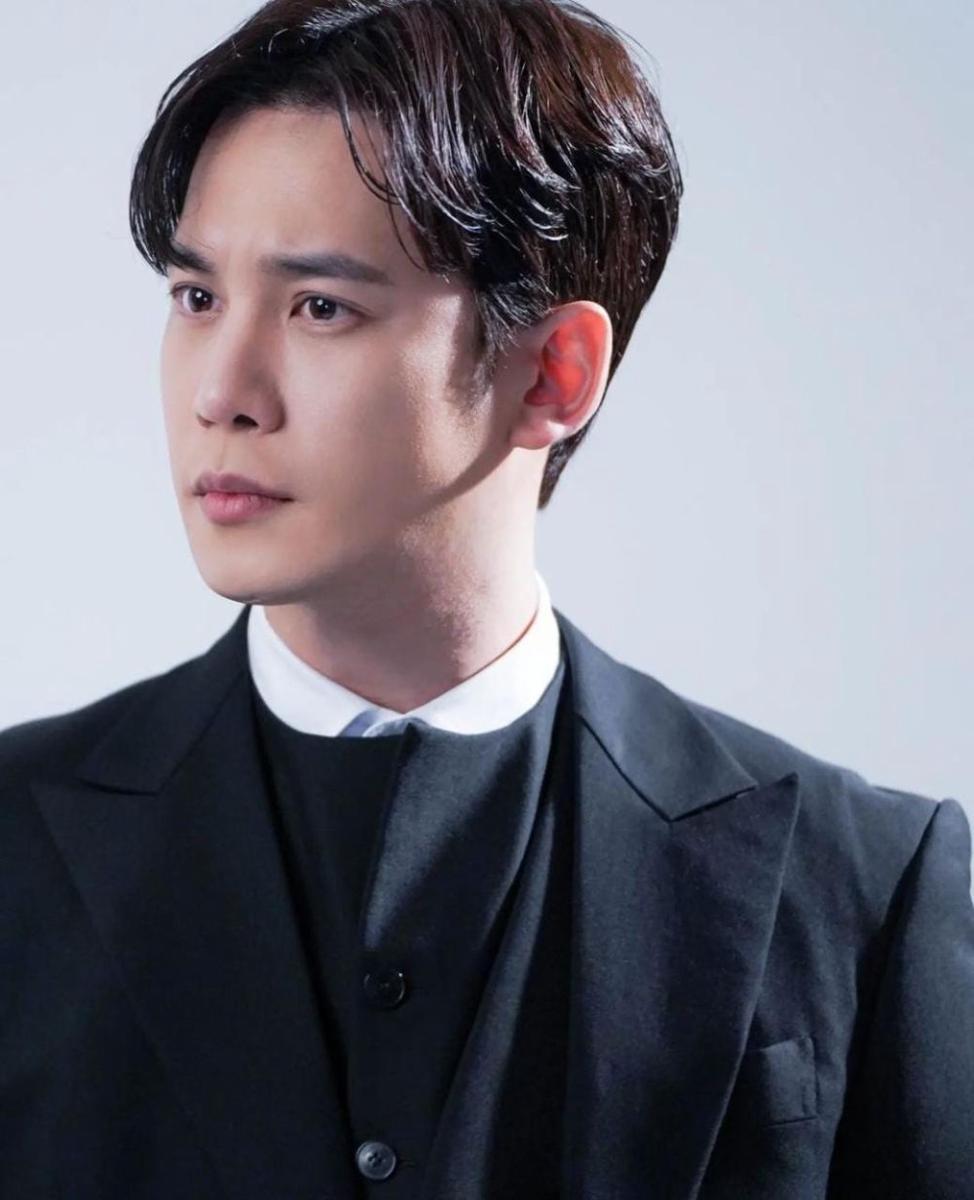 Park Ki Woong (instagram.com/oopkwoo)