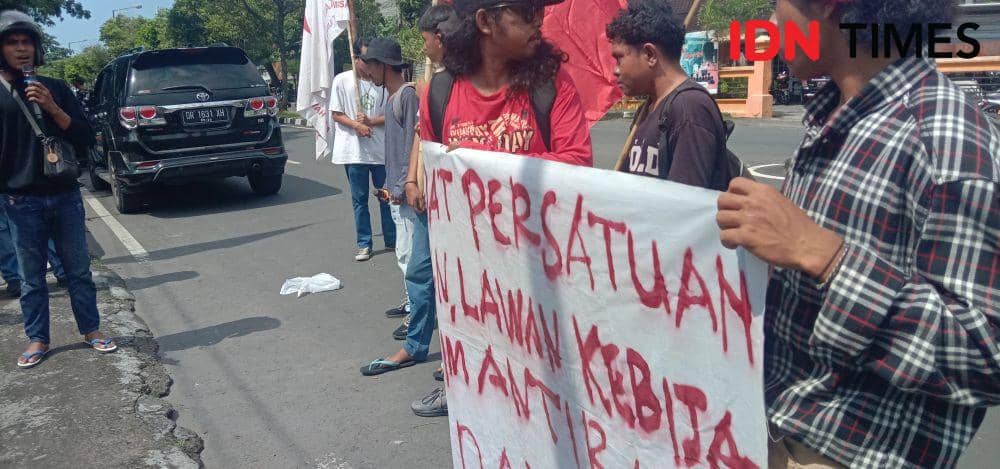 Bukan Demo, Serikat Pekerja Mataram Rayakan May Day dengan Makan Bakso
