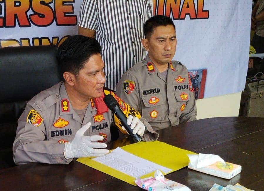 Konferensi pers Polres Lampung Selatan atas kasus perampokan gerai BRI Link melibatkan tersangka pecatan PNS. (Dok.Polres Lampung Selatan)